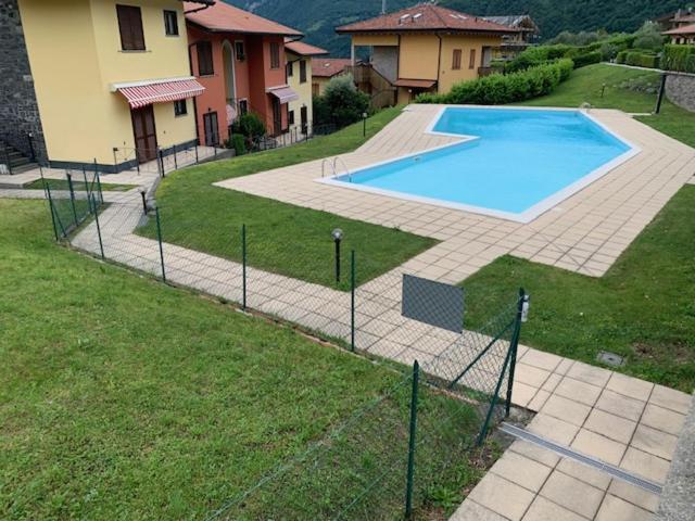 Villa Mirella: Casa Vista Lago Con Piscina Riva di Solto Exterior foto