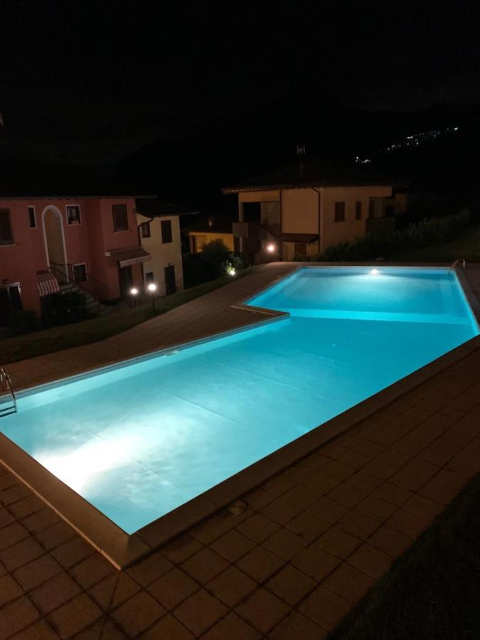 Villa Mirella: Casa Vista Lago Con Piscina Riva di Solto Exterior foto